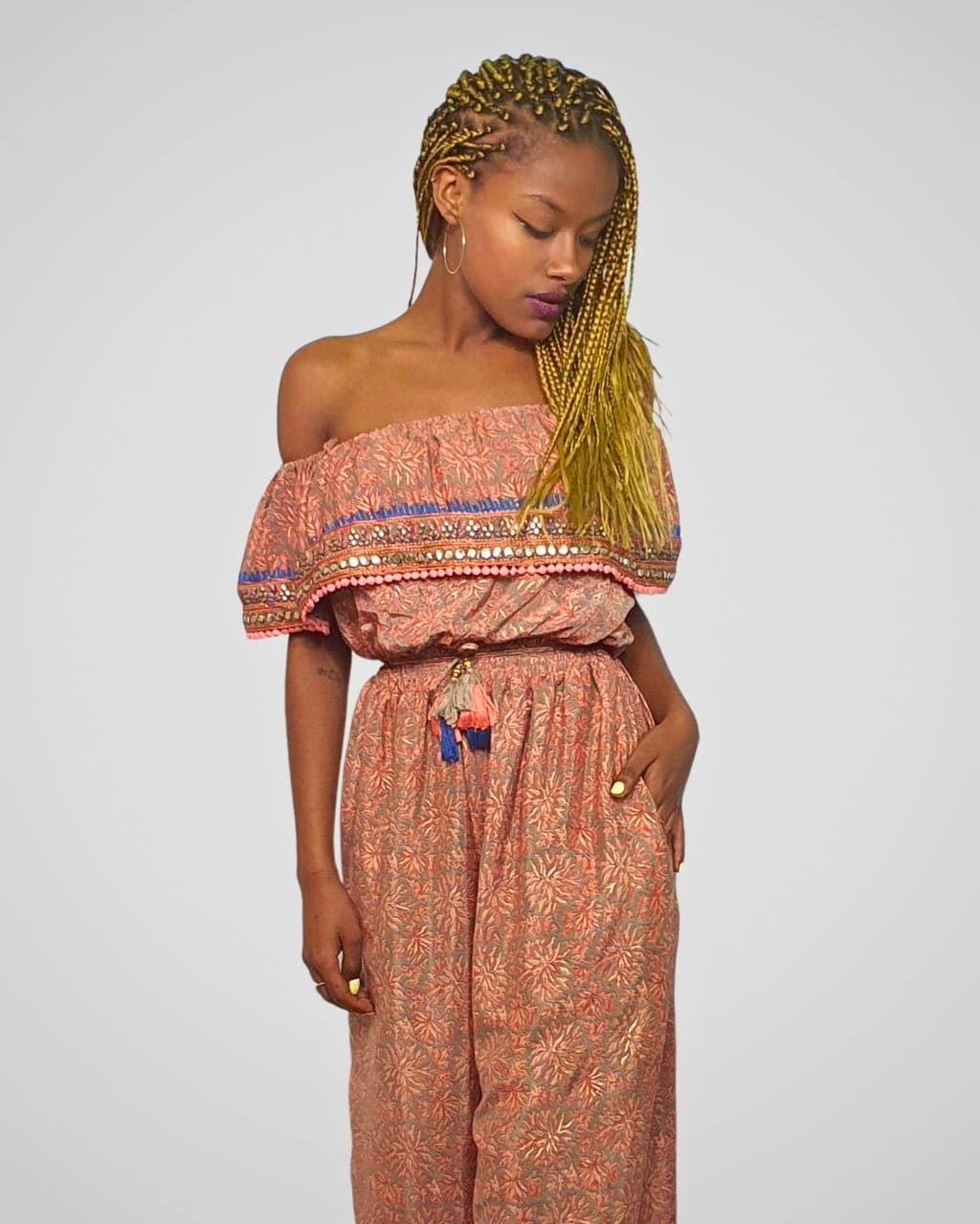Mono de seda étnico estampado, de color naranja, para primavera/verano, es AnuSska Moda.