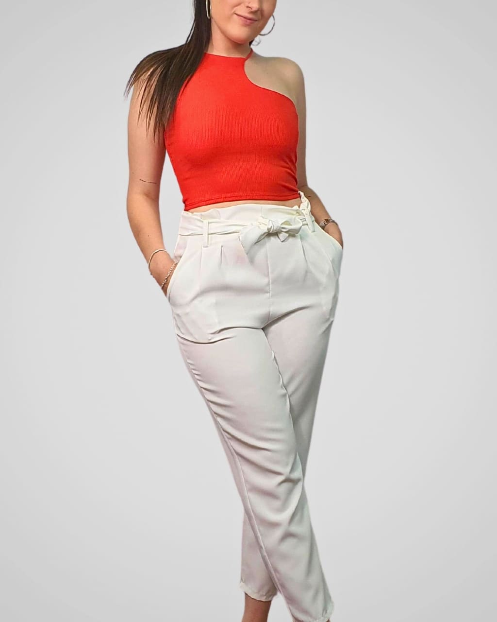 Pantalón de vestir, con lazada, en color blanco, para primavera/verano, en AnuSska Moda.