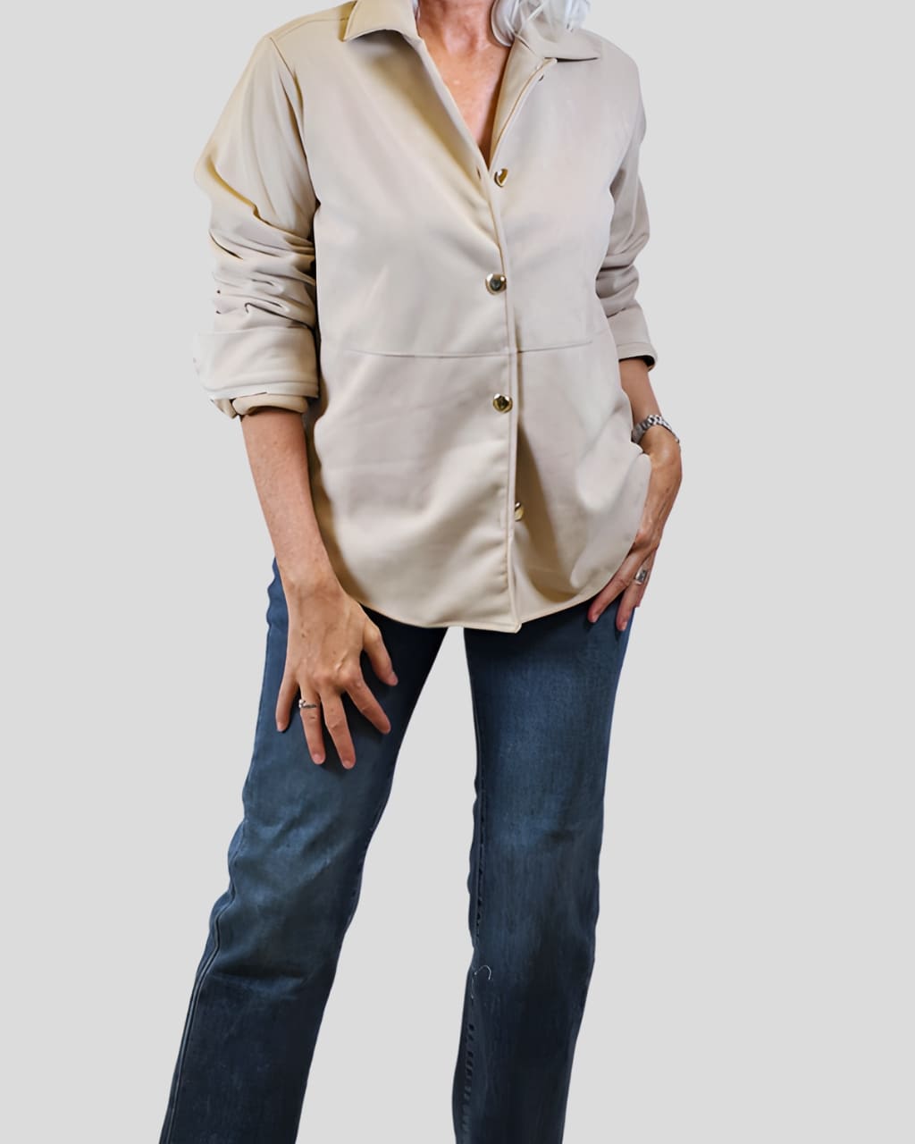 Chaqueta de antelina botones dorados, en crudo, para Otoño-Invierno, en AnuSska Moda.