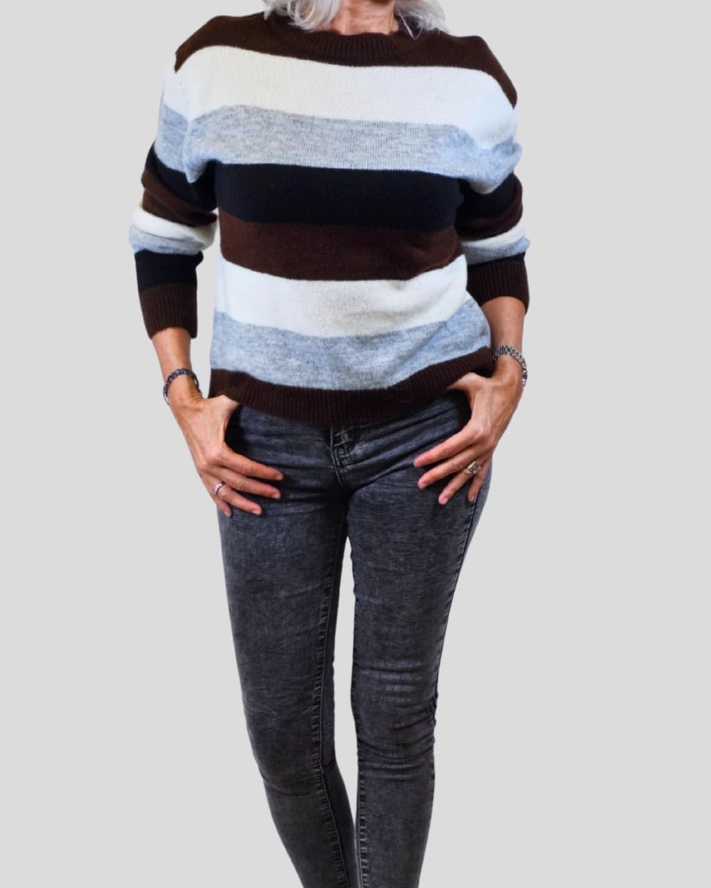 Jersey grueso de lana de rayas tricolor, en color marrón, para otoño/invierno, en AnuSska Moda.