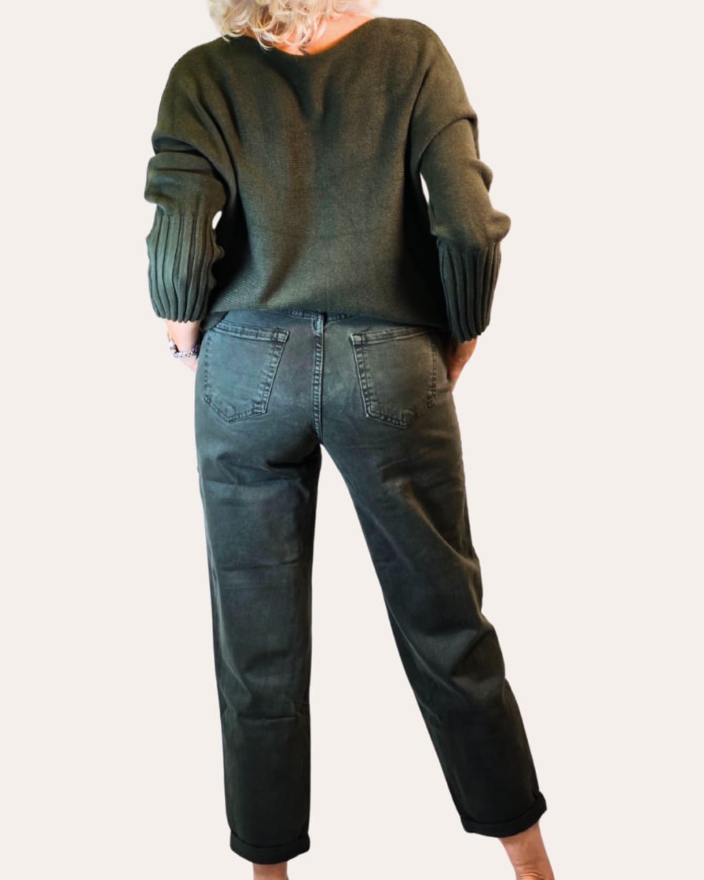 Espalda Tejano Mom Fit en color caqui, para otoño/invierno, en AnuSska Moda.