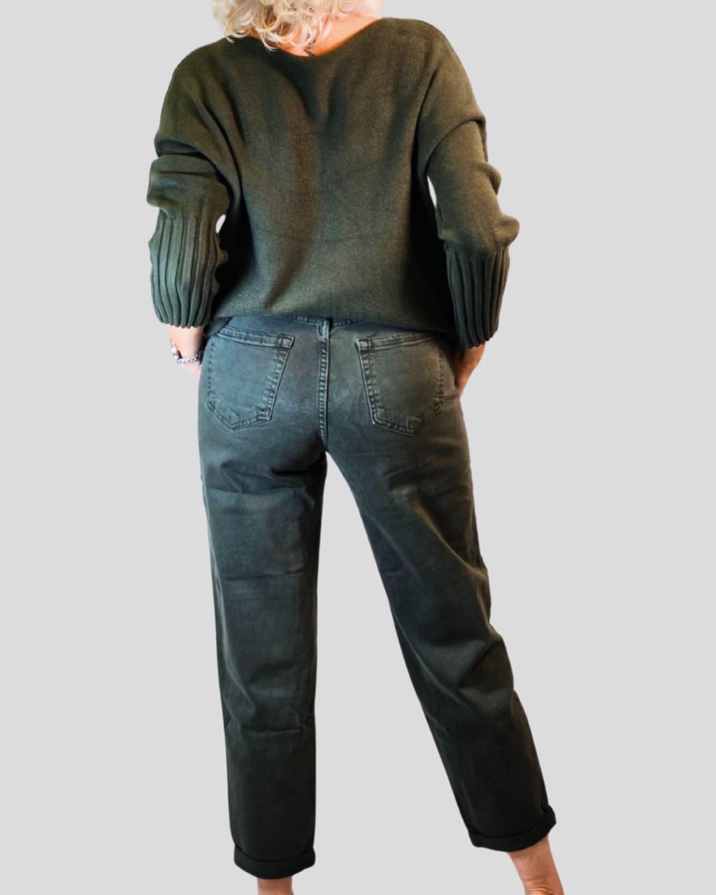 Espalda tejano Mom Fit de tiro alto, en color caqui, para otoño/invierno, en AnuSska Moda.