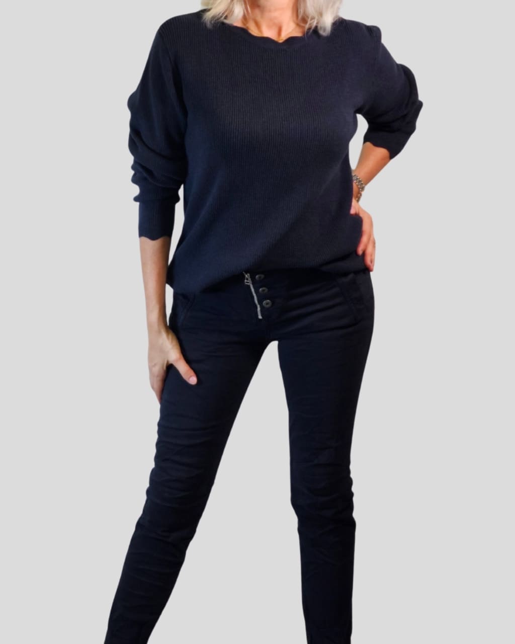 Jersey nido de abeja con detalles ondulados, en marino, para otoño/invierno, en AnuSska Moda.