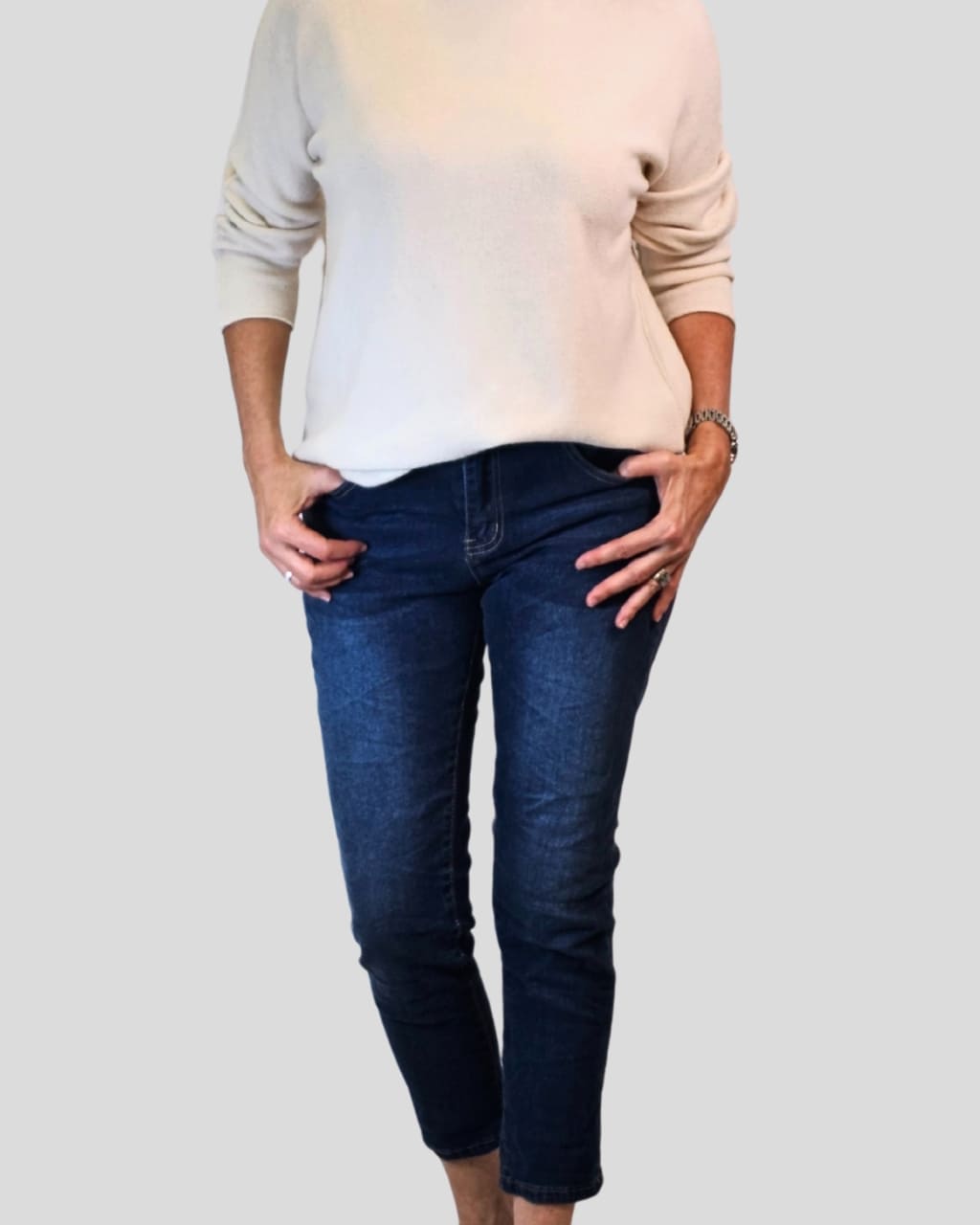 Tejano arrugado de tiro medio, en color tejano oscuro, para otoño/invierno, en AnuSska Moda.