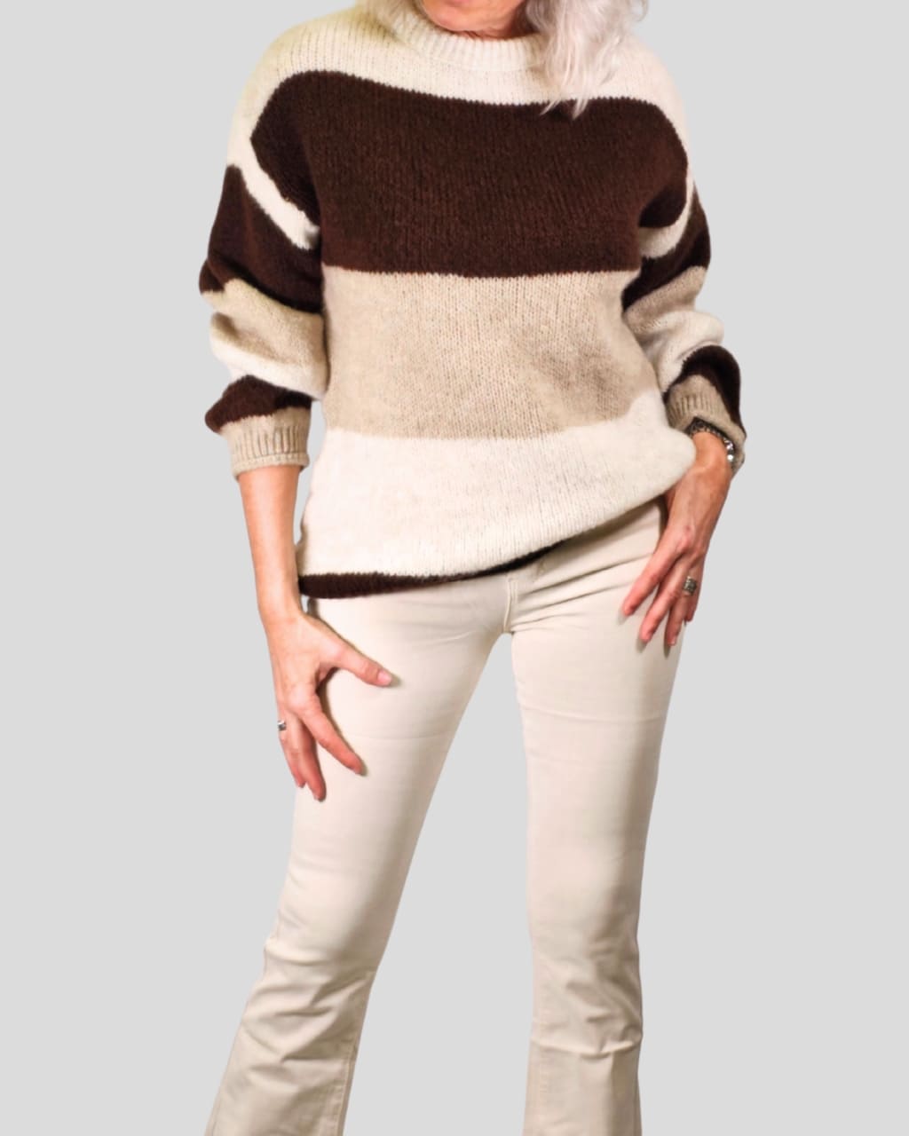 Jersey de rayas tricolor, cuello perkins, en color marrón, para otoño/invierno, en AnuSska Moda.