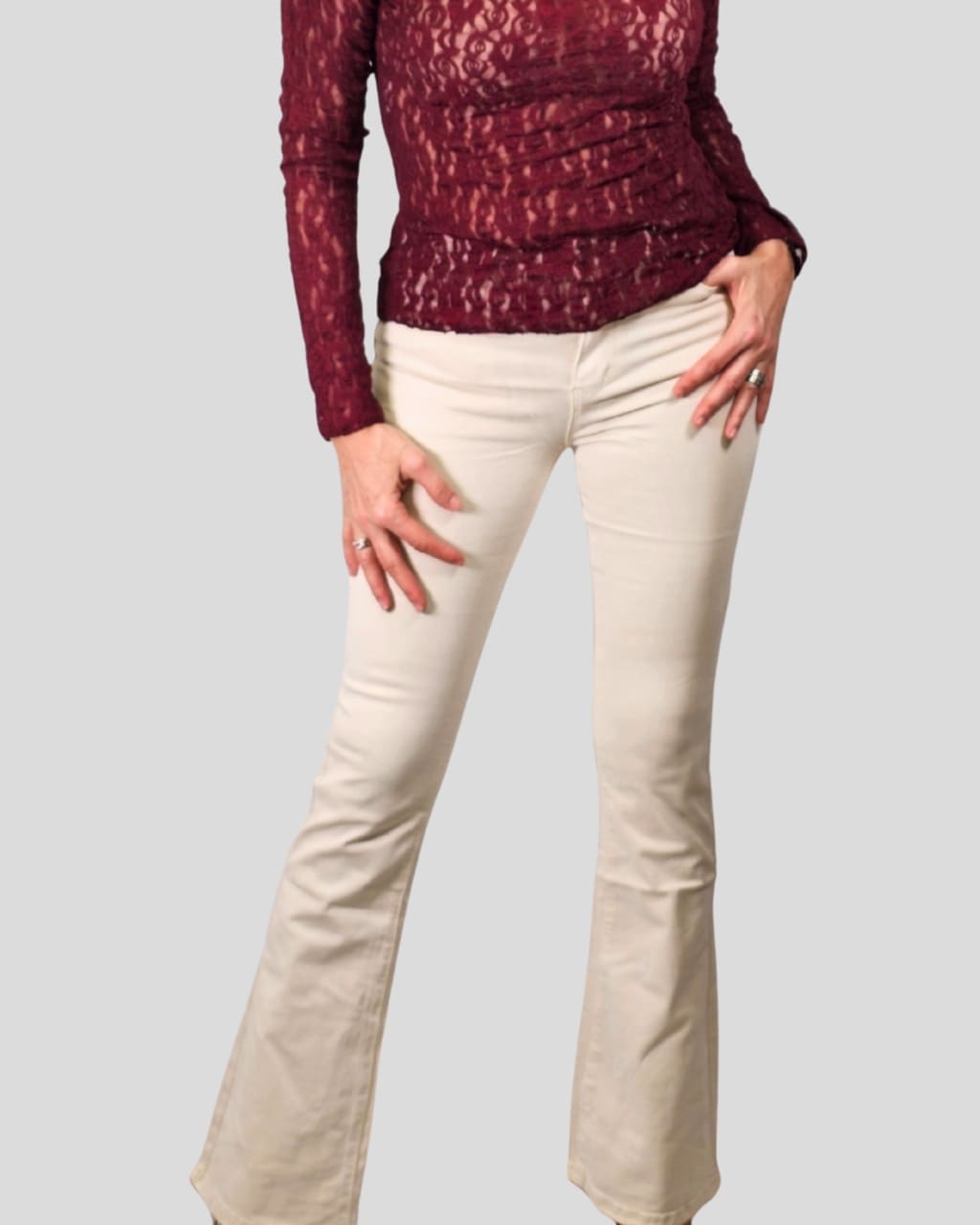 Tejano de algodón acampanado, en color crudo, para otoño/invierno, en AnuSska Moda.