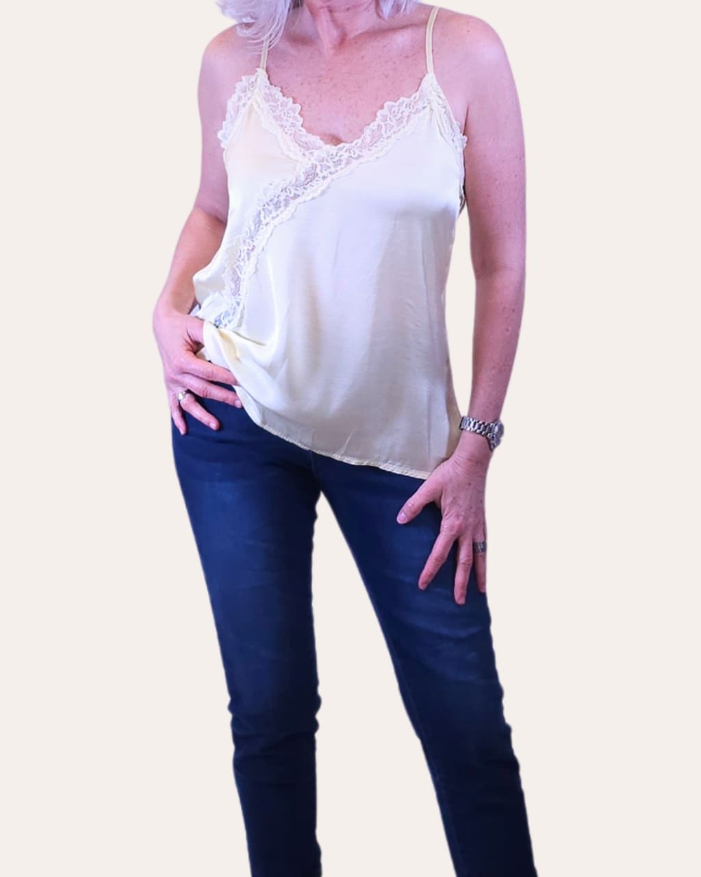 Top Lencero encaje cruzado, en color amarillo, para primavera-verano, en AnuSska Moda.